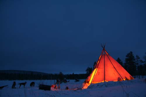 21-tent-tipi-or-sputnik The sami tent and some of our siberian huskies.